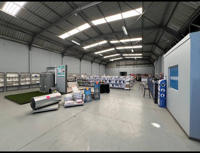 3,399M² WAREHOUSE FOR SALE IN BEACONVALE